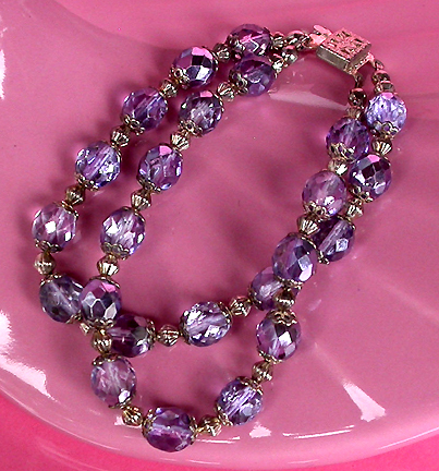 a beautiful vintage costume jewelry bracelet unsigned