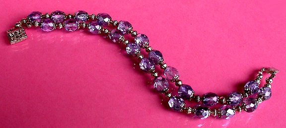 a beautiful vintage costume jewelry bracelet unsigned