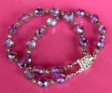 a beautiful vintage costume jewelry bracelet unsigned