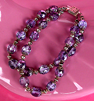 a beautiful vintage costume jewelry bracelet Unsigned