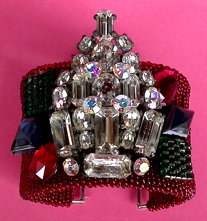 a beautiful vintage costume jewelry bracelet unsigned