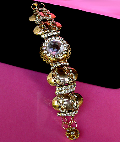 a beautiful vintage costume jewelry bracelet unsigned