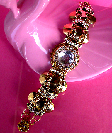 a beautiful vintage costume jewelry bracelet unsigned