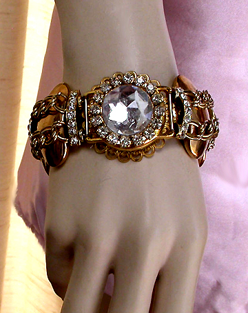 a beautiful vintage costume jewelry bracelet unsigned