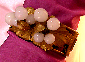 a beautiful vintage costume jewelry bracelet unsigned