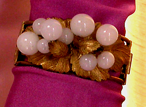 a beautiful vintage costume jewelry bracelet unsigned