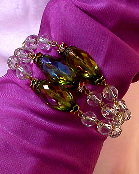 a beautiful vintage costume jewelry bracelet unsigned