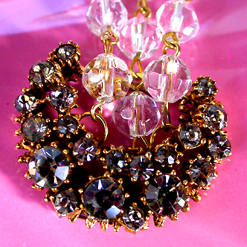 a beautiful vintage costume jewelry bracelet unsigned