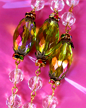 a beautiful vintage costume jewelry bracelet unsigned