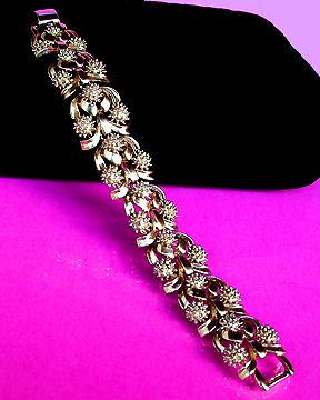 a beautiful vintage costume jewelry bracelet unsigned