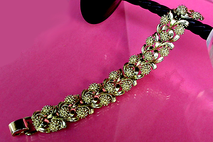 a beautiful vintage costume jewelry bracelet unsigned
