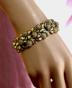 a beautiful vintage costume jewelry bracelet Unsigned