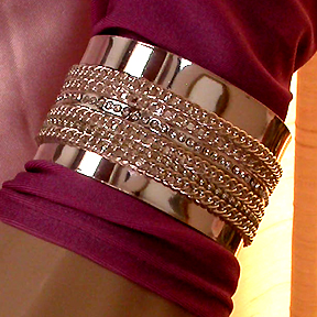 a beautiful vintage costume jewelry bracelet unsigned