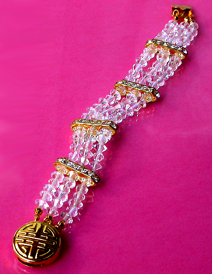 a beautiful vintage costume jewelry bracelet unsigned