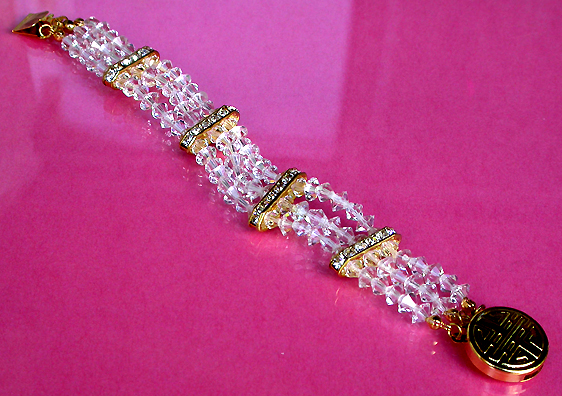 a beautiful vintage costume jewelry bracelet unsigned