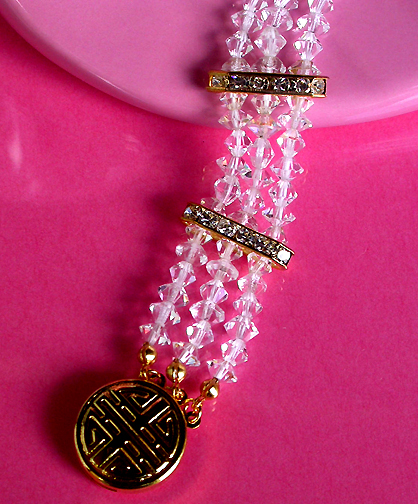 a beautiful vintage costume jewelry bracelet unsigned