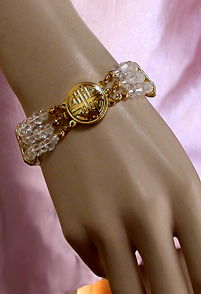 a beautiful vintage costume jewelry bracelet unsigned