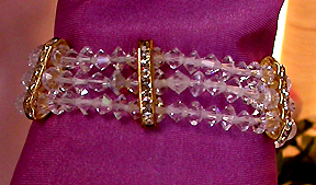 a beautiful vintage costume jewelry bracelet unsigned
