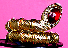 a beautiful vintage costume jewelry bracelet unsigned