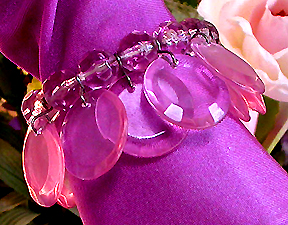 a beautiful vintage costume jewelry bracelet unsigned