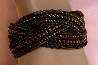 a beautiful vintage costume jewelry bracelet unsigned