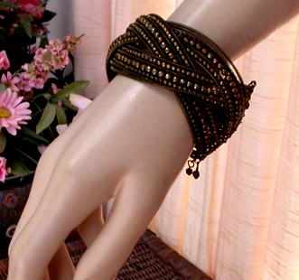 a beautiful vintage costume jewelry bracelet unsigned