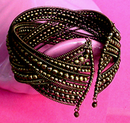 a beautiful vintage costume jewelry bracelet Unsigned