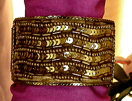 a beautiful vintage costume jewelry bracelet unsigned