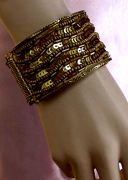 a beautiful vintage costume jewelry bracelet unsigned
