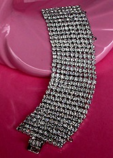 a beautiful vintage costume jewelry bracelet Unsigned