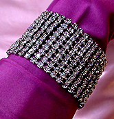 a beautiful vintage costume jewelry bracelet Unsigned