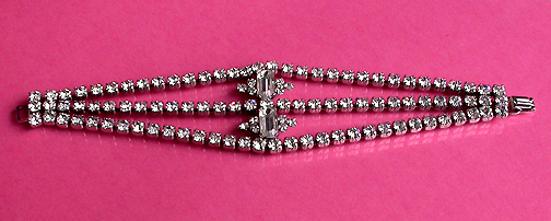 a beautiful vintage costume jewelry bracelet unsigned