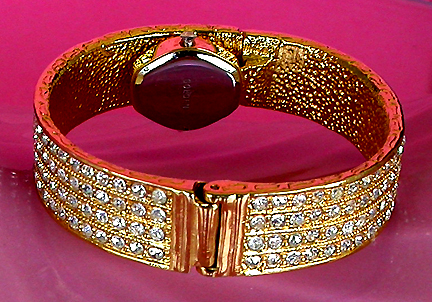 a beautiful vintage costume jewelry bracelet unsigned