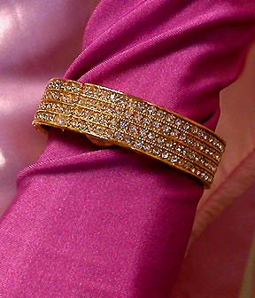a beautiful vintage costume jewelry bracelet unsigned