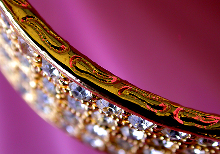 a beautiful vintage costume jewelry bracelet unsigned