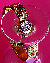 a beautiful vintage costume jewelry bracelet Unsigned