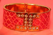 a beautiful vintage costume jewelry bracelet Unsigned