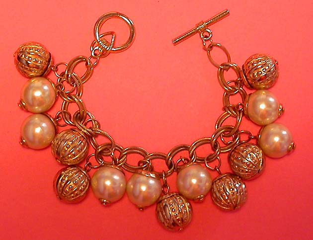 a beautiful vintage costume jewelry bracelet unsigned