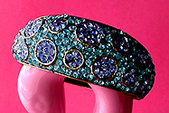 a beautiful vintage costume jewelry bracelet Unsigned