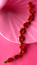 a beautiful vintage costume jewelry bracelet Unsigned