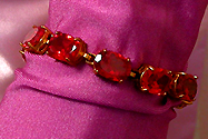 a beautiful vintage costume jewelry bracelet Unsigned