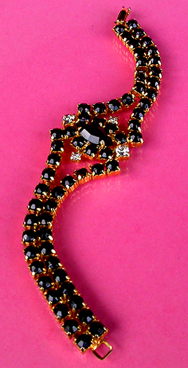 a beautiful vintage costume jewelry bracelet unsigned