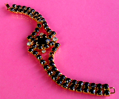 a beautiful vintage costume jewelry bracelet unsigned