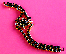 a beautiful vintage costume jewelry bracelet Unsigned