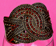 a beautiful vintage costume jewelry bracelet Unsigned