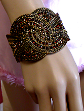 a beautiful vintage costume jewelry bracelet Unsigned