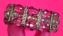 a beautiful vintage costume jewelry bracelet Unsigned