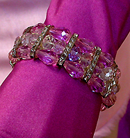 a beautiful vintage costume jewelry bracelet Unsigned