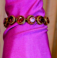a beautiful vintage costume jewelry bracelet Unsigned