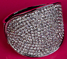 a beautiful vintage costume jewelry bracelet Unsigned